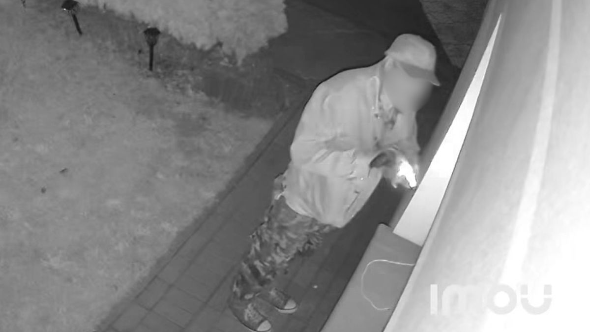 Kamera uchwyciła go w środku nocy.