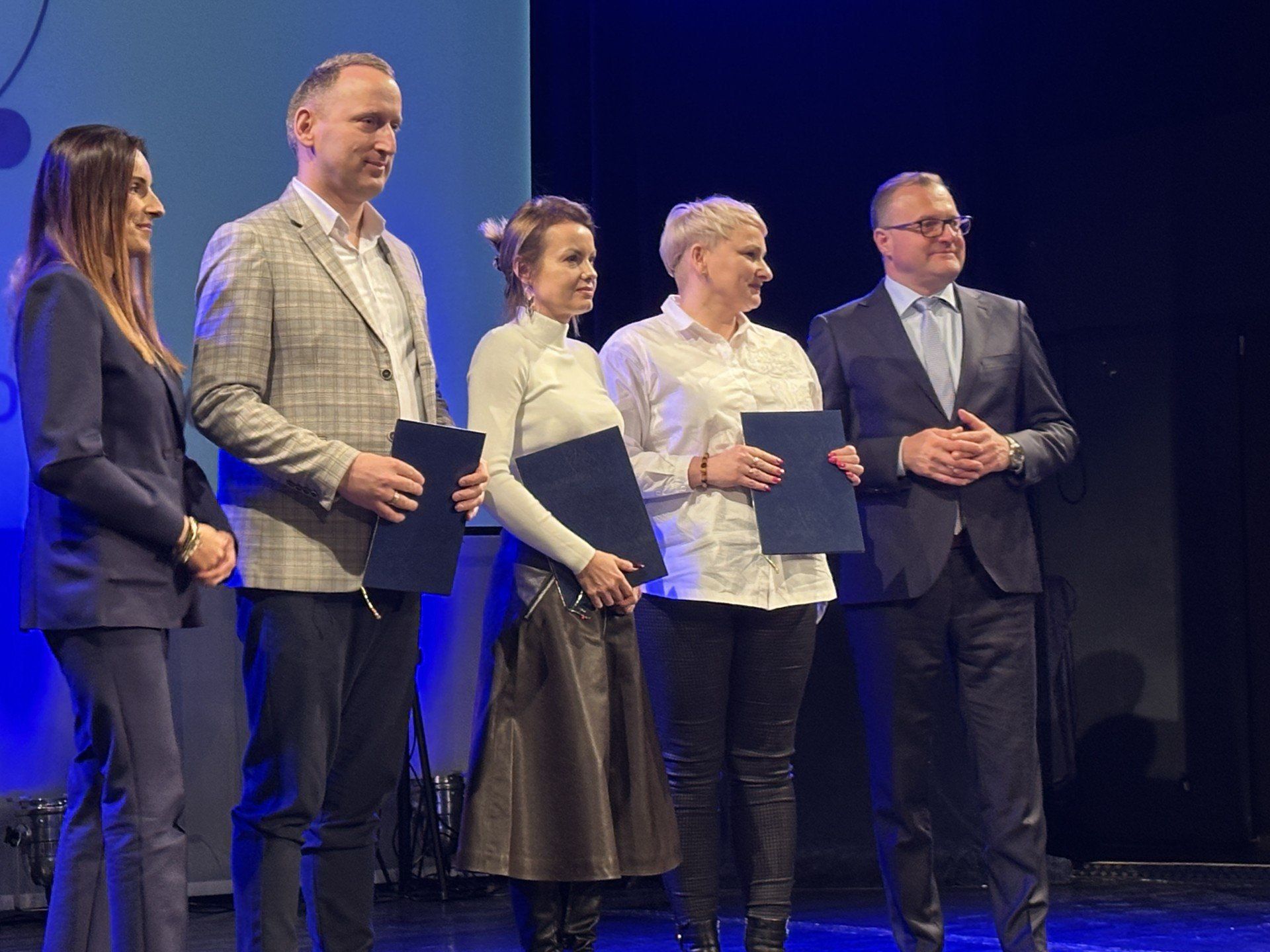 Podziękowania od prezydenta Radosława Witkowskiego i wiceprezydent Marty Michalskiej - Wilk odebrali przedstawiciele Zespołu Pracy Socjalnej numer 4.