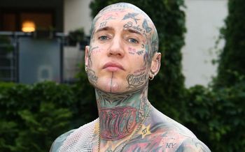 Kontrowersje wokół udziału Stiflera w kampanii przeciwko cyberprzemocy. Organizatorzy się tłumaczą: "KAŻDY ma prawo do zmiany"