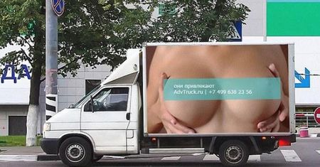 517 wypadków z powodu reklamy na ciężarówce