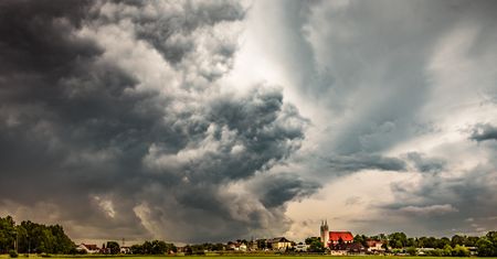 Prognoza pogody na weekend. Polska będzie podzielona na pół