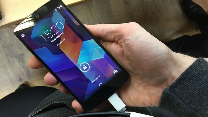 XOO Belt - pasek, który naładuje smartfona. Bank energii zawsze blisko kieszeni 1