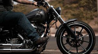 Zabytkowe motocykle na opoczyńskim rajdzie HUBAL 2026. Wspaniałe maszyny i historyczne tło imprezy