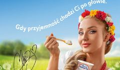 Cleo reklamuje nowe serki Almette