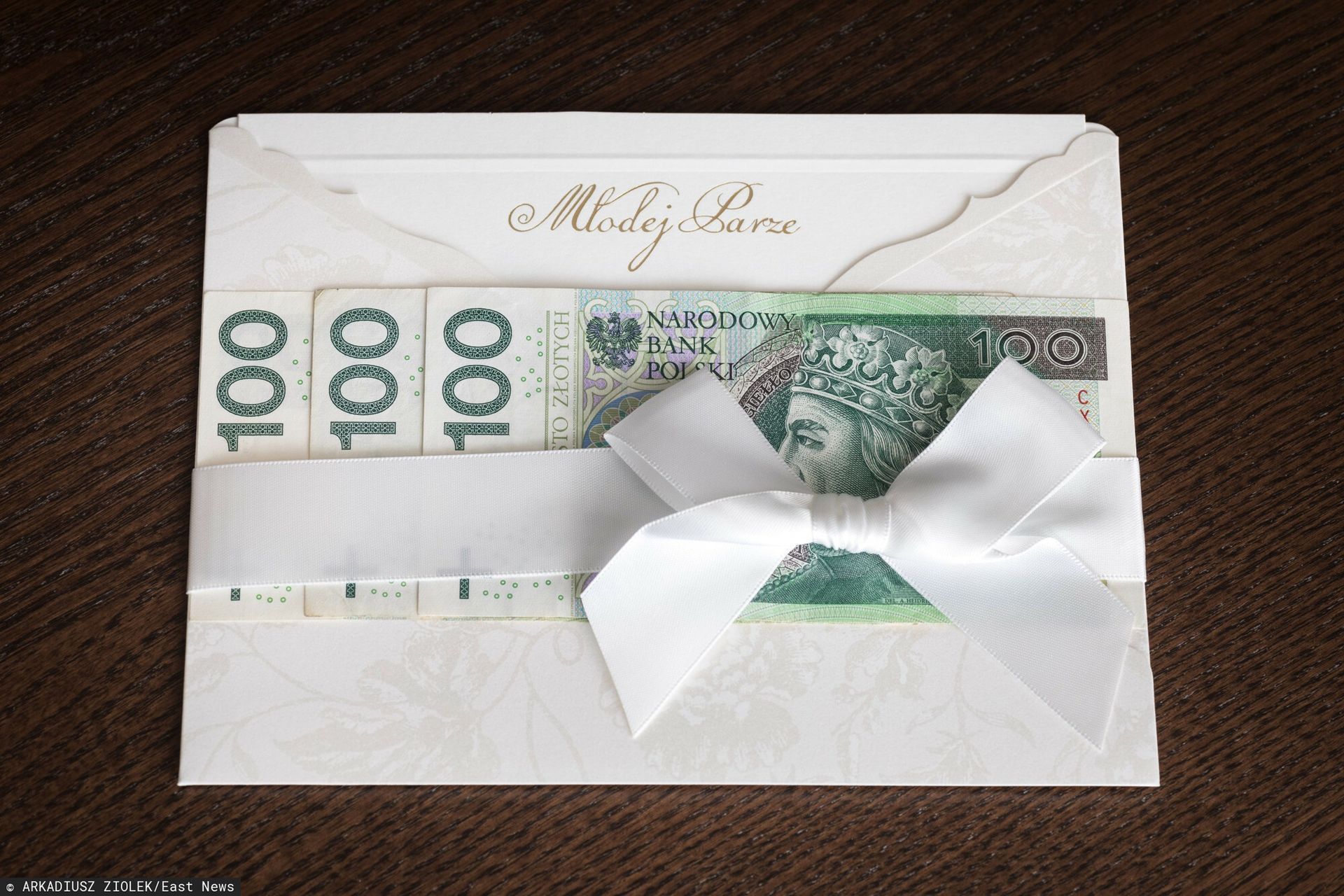 Ile włożyć do koperty na wesele? Takie kwoty obowiązują w 2026 r.