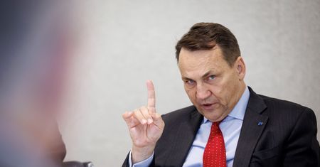 Pilny apel Sikorskiego. "Proszę natychmiast opuścić Iran"