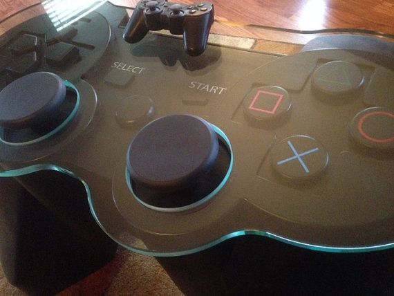 Co z tego, że kosztuje ponad 11 tysięcy złotych. To stolik dla prawdziwego fana PlayStation! 2