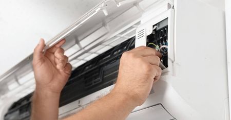 "Telefon nie milknie". Upały to dla nich żniwa. Oto ile zarabiają