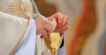 Skandaliczne życzenia z okazji Dnia Kobiet od duchownych