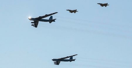 Bombowce B-52 Stratofortress przelecą dziś nad Polską. Będą im towarzyszyć nasze F-16