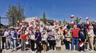 Będzin: Dzień Flagi. Mieszkańcy wspólnie uczcili narodowe barwy