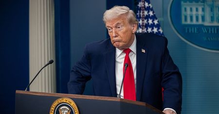 Trump grzmi: Chiny całkowicie przejmują Kanadę