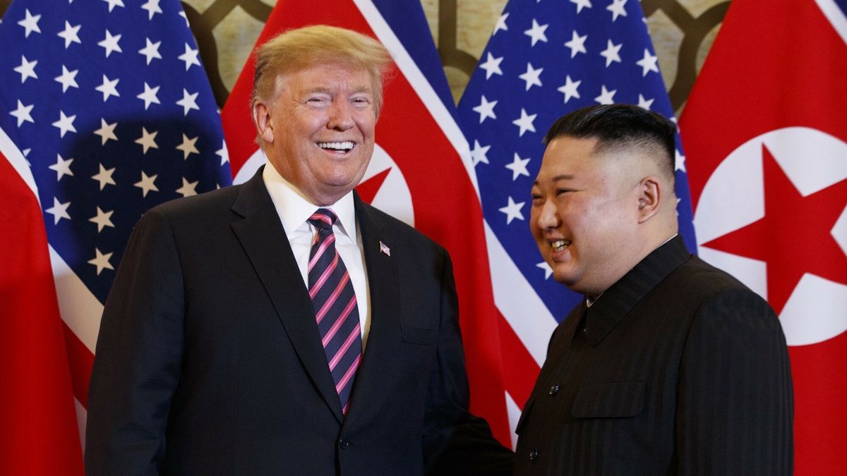 Donald Trump i Kim Dzong Un podczas szczytu w Hanoi w 2019 roku