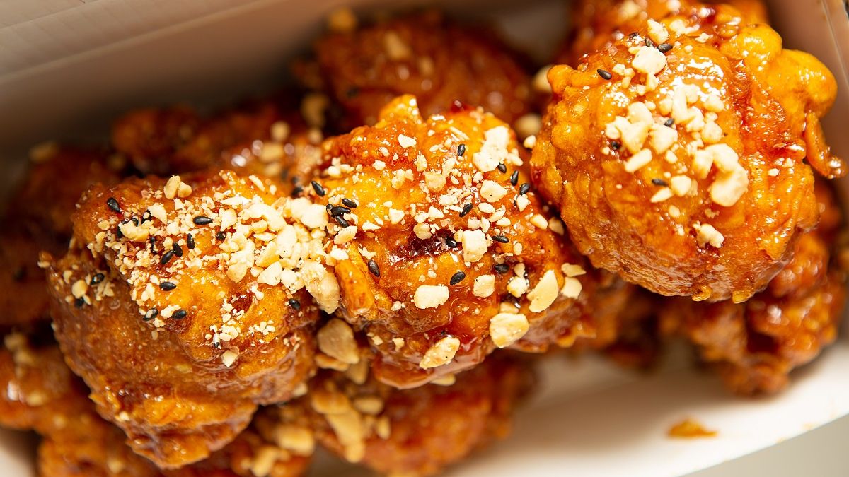 Orientalne kotlety z kurczaka w chrupiącej panierce. Smakują lepiej niż w "chińczyku"