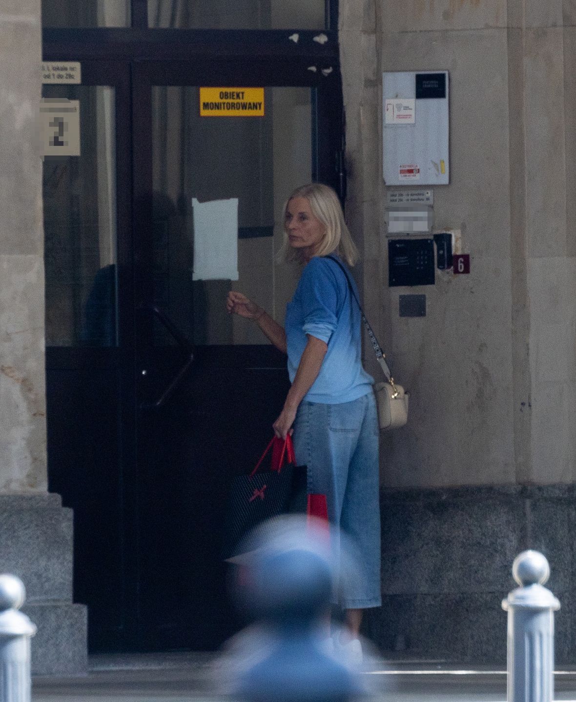 Małgorzata Foremniak przechodzi na czerwonym