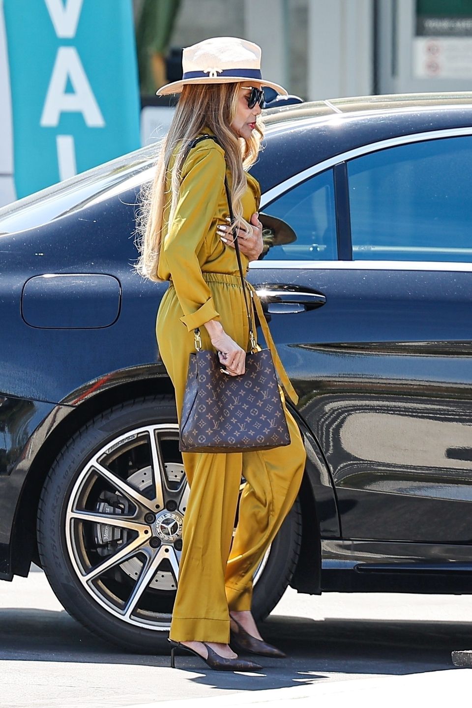 La Toya Jackson przechadza się ulicami Beverly Hills