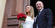 Ślub Jacka Kurskiego. Uwagę przyciąga suknia panny młodej i Jarosław Kaczyński
