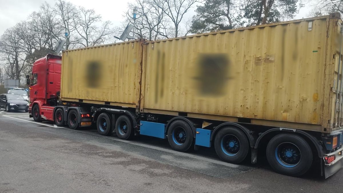 Dwie naczepy to w Australii norma, ale w Polsce taki transport w ogóle nie wchodzi w grę