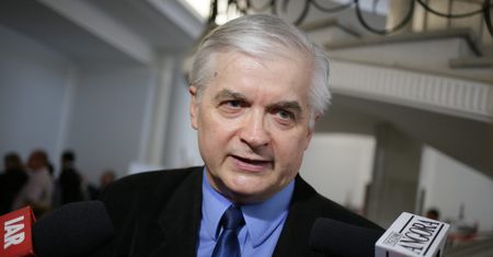 Jacek Czaputowicz złożył rezygnację z funkcji szefa MSZ. Włodzimierz Cimoszewicz: "moment jest zły"