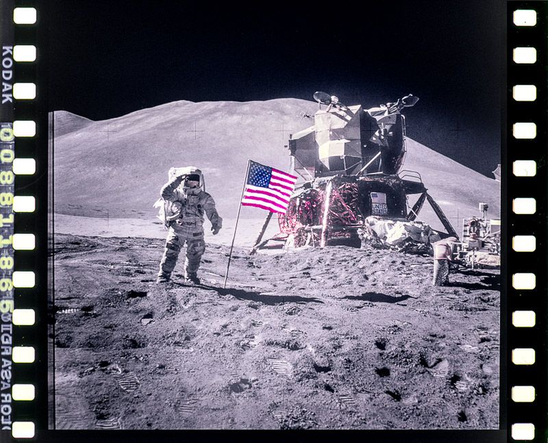Wcześniej niepublikowane zdjęcia z misji Apollo 15 odnalezione w szufladzie 1