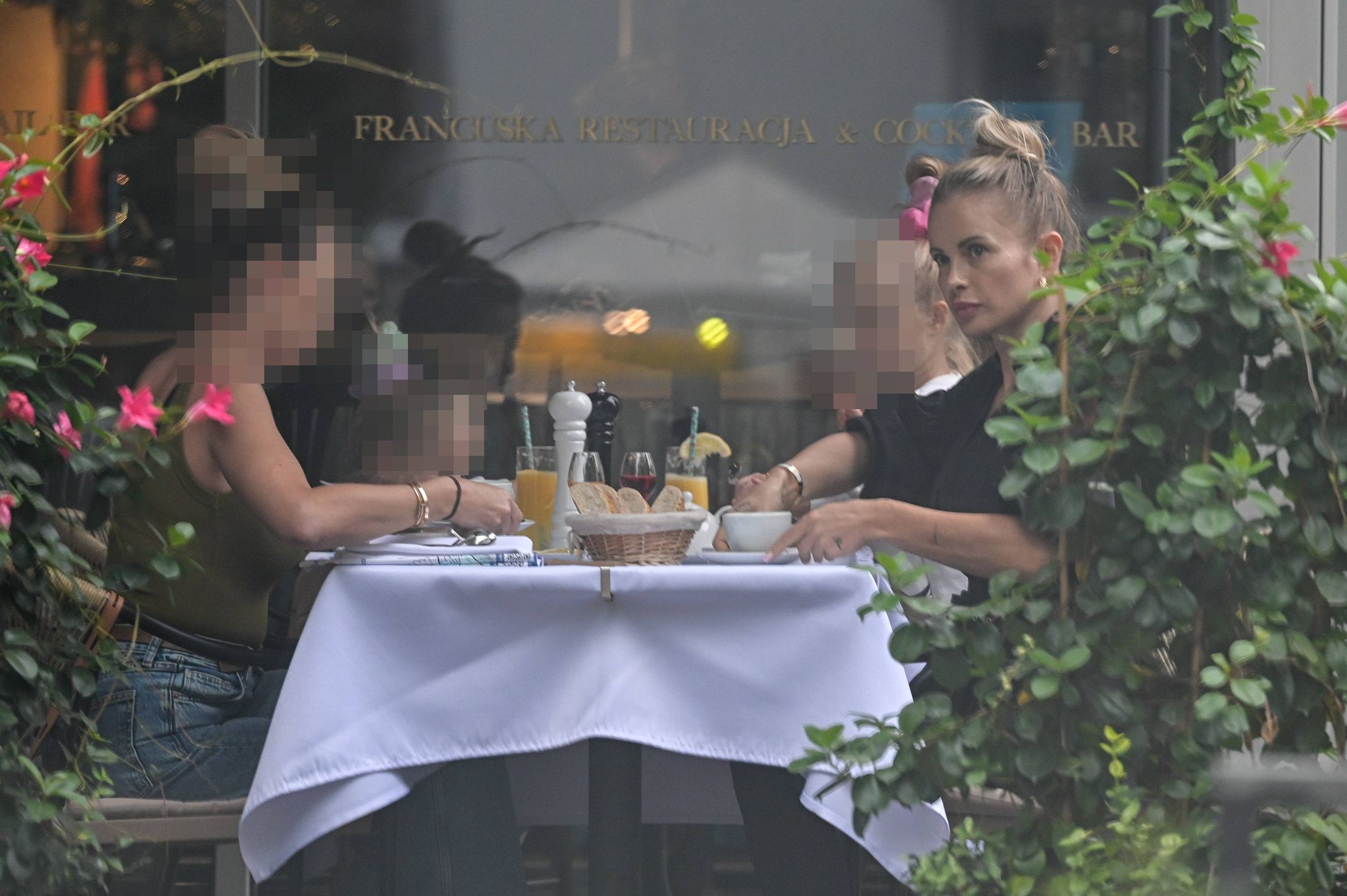 Paula Tumala z córką i koleżankami