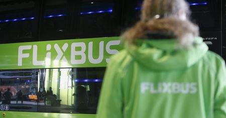 Kto dopłaca do biletów za złotówkę? Oto klucz do rentowności połączeń autobusowych