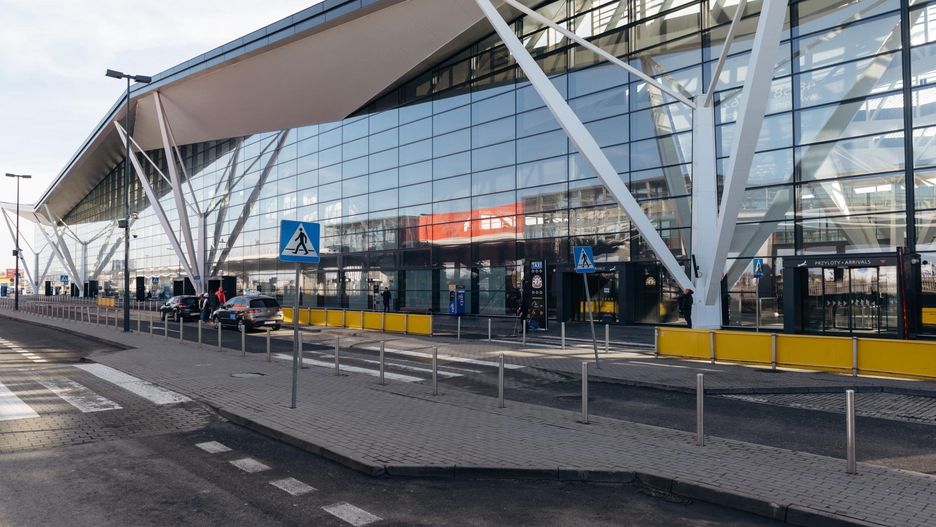 Zamkniete lotnisko w Gdansku
17.03.2020 Gdansk . Port Lotniczy imienia Lecha Walesy zamkniety z powodu wprowadzenia zakazu lotow miedzynarodowych do Polski zwiazanego z epidemia koronawirusa .
Fot. Bartosz Banka / Agencja Wyborcza.pl
Fot. Bartosz Banka / Agencja Wyborcza.pl
manual, gdansk, lotnisko, zamkniecie, blokada, koronawirus, covid19, transport, samolot, zawieszenie, wprowadzenie, zakaz, lot, miedzynarodowy, polska, epidemia, pandemia, korona, wirus, choroby, lotnictwo, /FR/