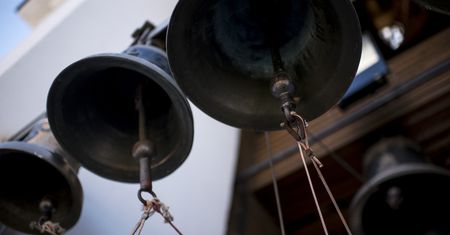 Warszawa. Spór o bicie dzwonów w kościele na Białołęce