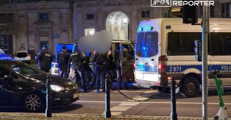 Brabus zatrzymany w Warszawie. Pojazd otoczyło 6 radiowozów