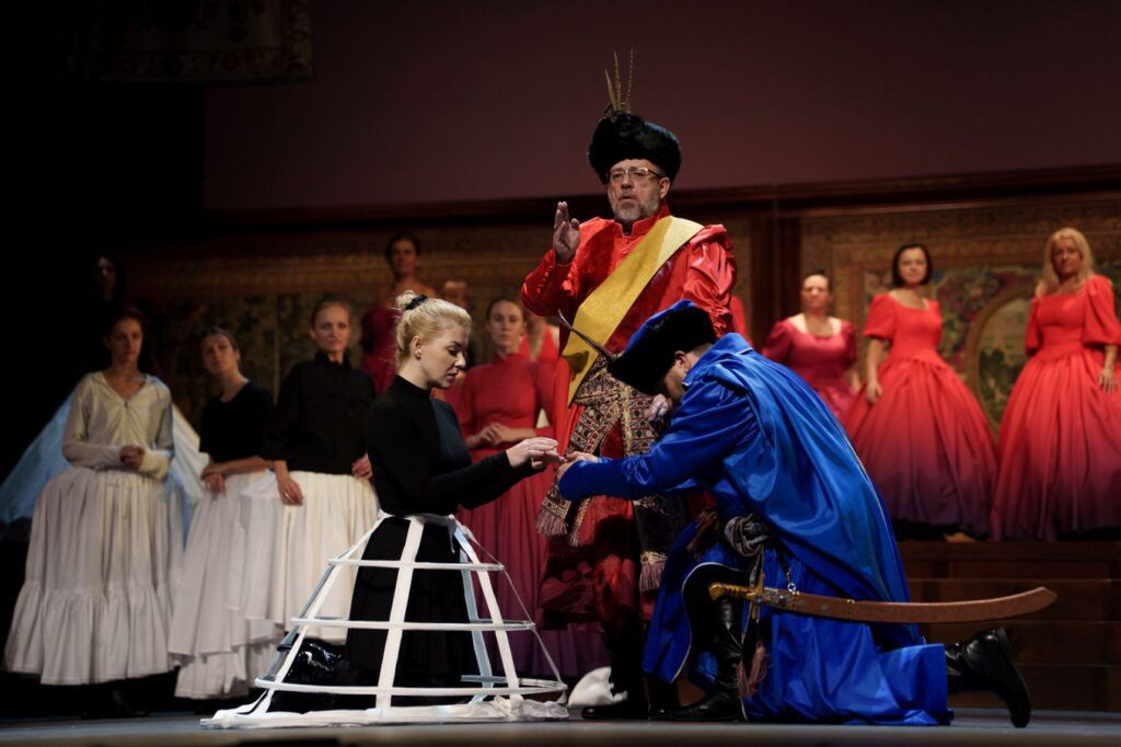 Próba do „Halki” w Operze Lubelskiej. Joanna Nawrot-Maciejowska (Zofia), Patryk Pawlak (Janusz) i Grzegorz Szstak (Stolnik) © materiały prasowe Opery Lubelskiej