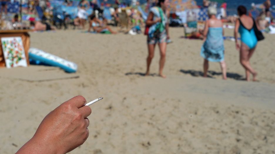 Zakaz palenia na plaży? Palacze powinni mieć się na uwadze
