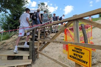Przejście na Gubałówkę za opłatą. Rodzina twierdzi, że to jej teren