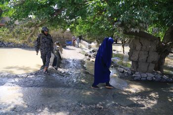 Ulewne deszcze w Afganistanie i Pakistanie. Dzieci zginęły na werandzie