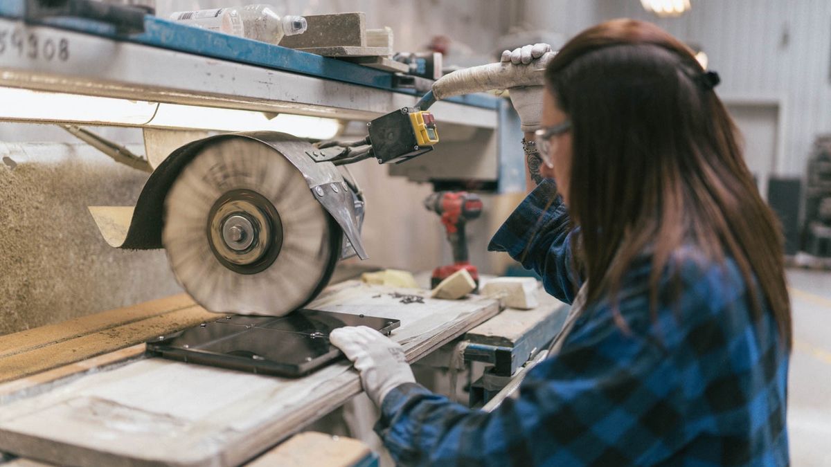 Diora Świdnica wznowiła działalność. Jest szansa na ratunek zakł