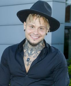 Fit Lovers na okładce magazynu. Zapozowali ze swoim psem