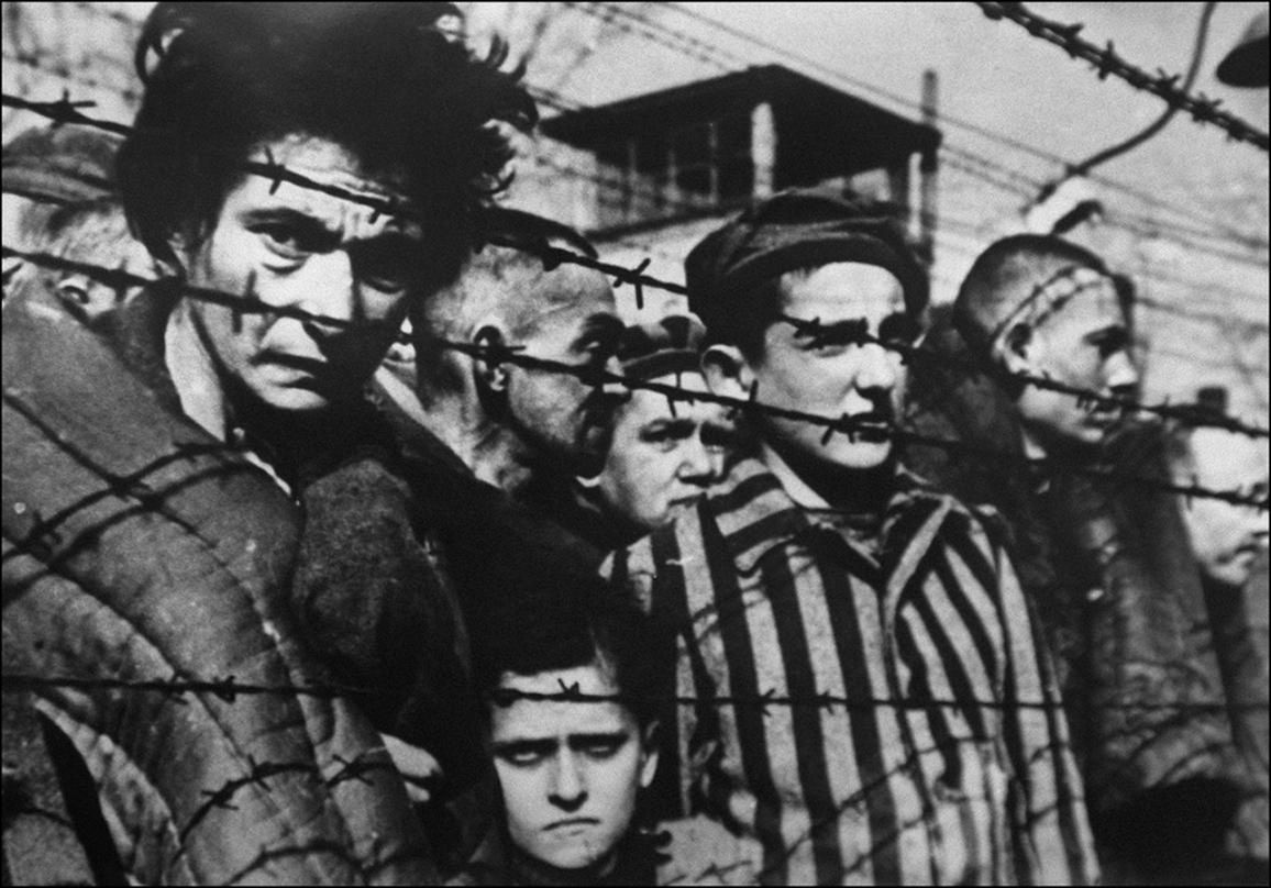 Więźniowie Auschwitz w 1945 roku