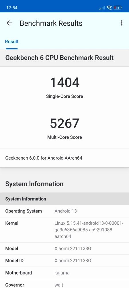 Różnice w wynikach w Geekbench 6 dla standardowej wydajności i wydajności podniesionej.