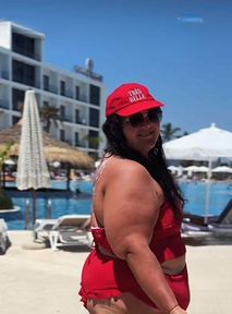 Influencerka plus size pokazała, jak używa kremu z filtrem. Posypała się lawina hejtu