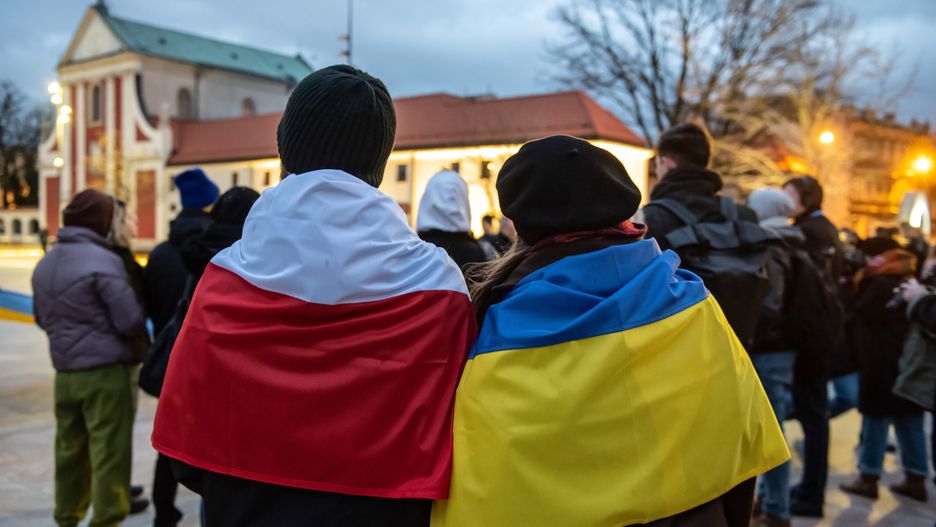 Lublin, 22.02.2022. Spotkanie �Lublin solidarny z Ukrainą� na Placu Litewskim w Lublinie, 22 bm. Uczestnicy wydarzenia wspierają obywateli Ukrainy, którzy uczą się i pracują w Lublinie. (aldg) PAP/Wojtek Jargiło