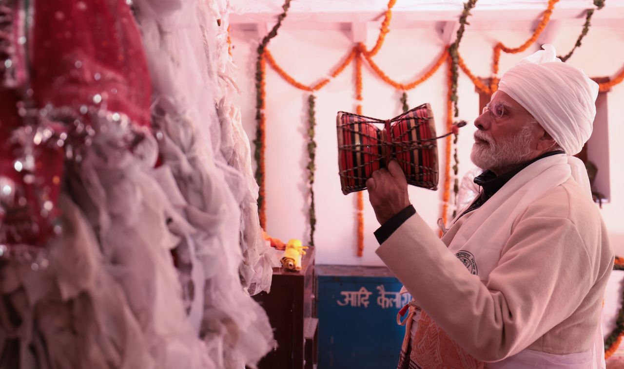 A handout photo made available by the Indian Press Information Bureau (PIB) of India shows Indian prime minister Narendra Modi performing rituals and Pooja (Hindu prayer) at the Parvati Kund in Uttarakhand, India, 12 September 2023. Prime minister Modi is on a visit to the Indian Himalayan state of Uttarakhand and is scheduled to inaugurate and lay the foundation stone for various development projects. EPA/INDIA PRESS INFORMATION BUREAU / HANDOUT ONLY FOR EDITORIAL USE / NO SALE /INDIA PRESS INFORMATION BUREAU HANDOUT EDITORIAL USE ONLY/NO SALES HANDOUT EDITORIAL USE ONLY/NO SALES Dostawca: PAP/EPA.