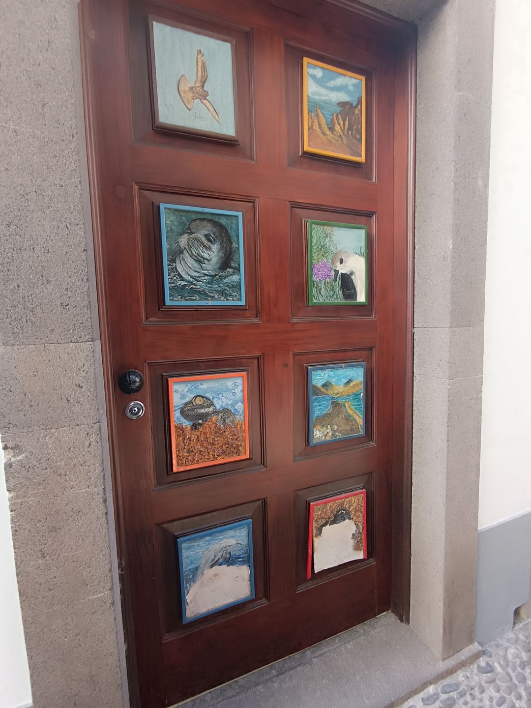 Madera: Zona Velha - stare miasto z malowanymi drzwiami