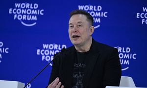 Tesla wycofuje w Chinach prawie 3 mln aut. W tle problem z chowanymi klamkami