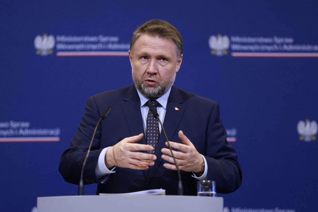 "Prymitywne i kłamliwe słowa". Szef MSWiA zapowiada kroki ws. posłanki PiS