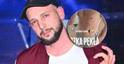 Maciej Pela sprowokowany przez hejterkę. Zrzucił koszulkę i wyeksponował ciało