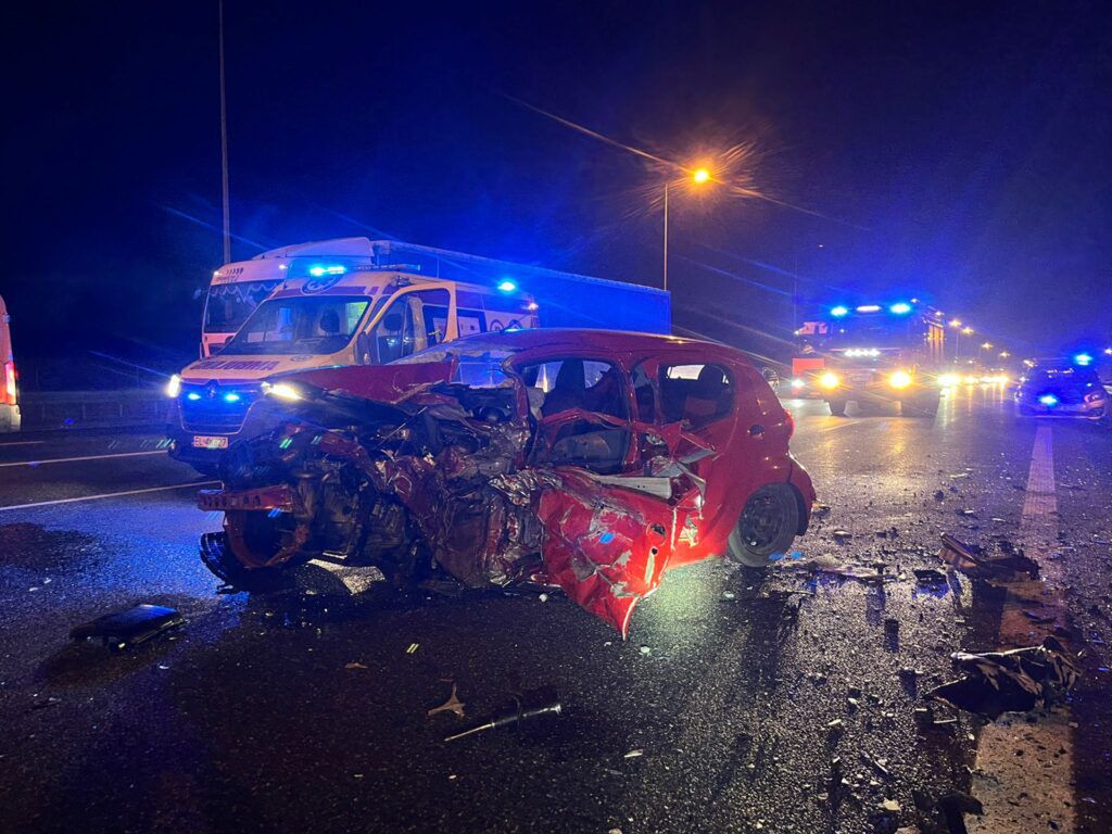 Kolejne czołowe zderzenie na autostradzie A2! 66-latka jechała pod prąd. Jedna osoba zginęła