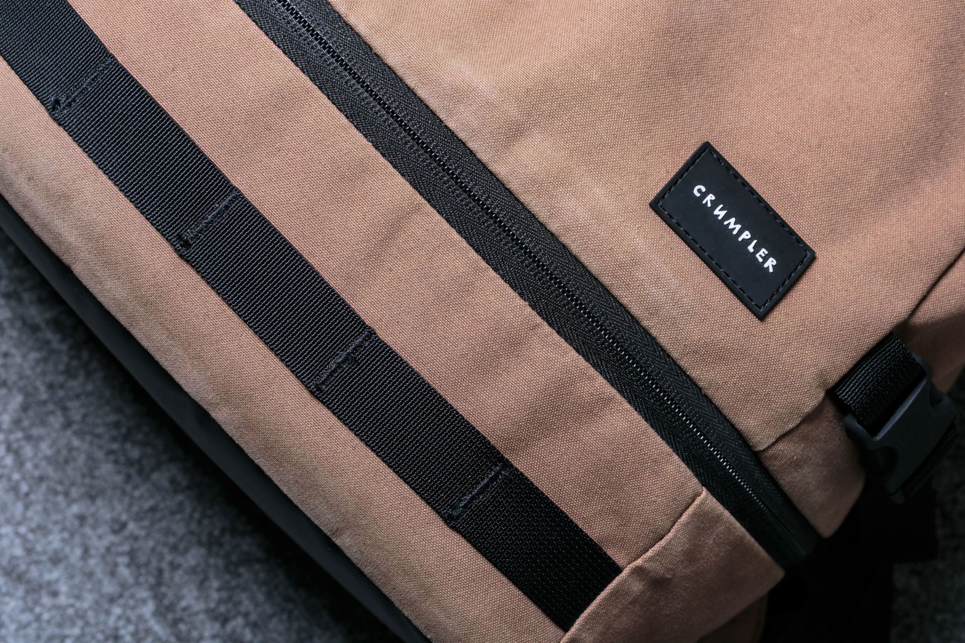 Crumpler The Base Park - praktyczny plecak dla cyfrowych nomadów z aparatem 8