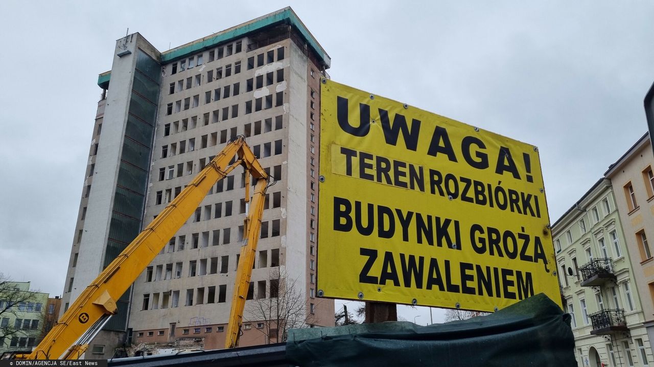 Koszalin. Trwa rozbiórka Związkowca. To najwyższy budynek w mieście