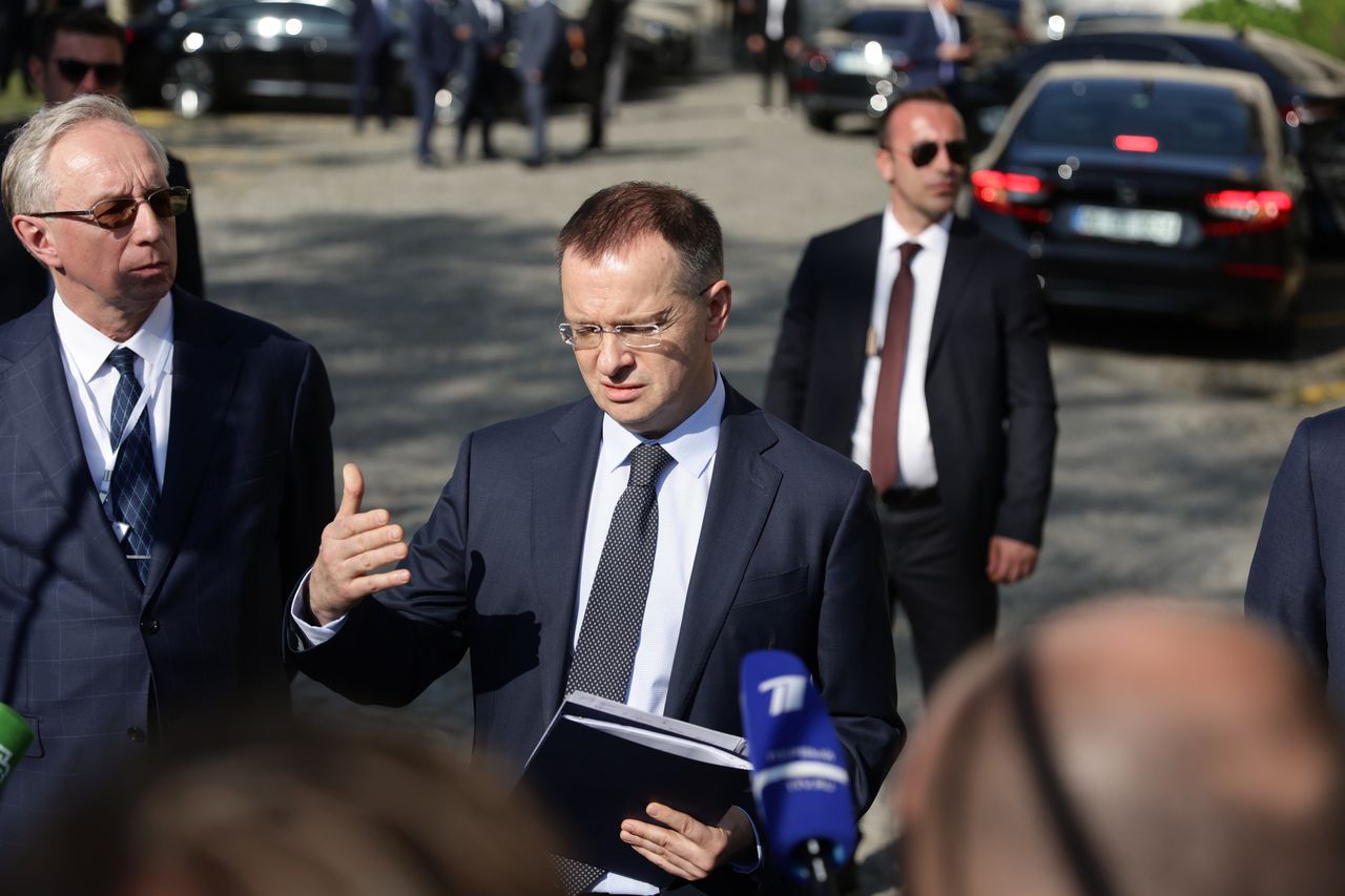 Russian chief negotiator Medinsky awaits POW exchange