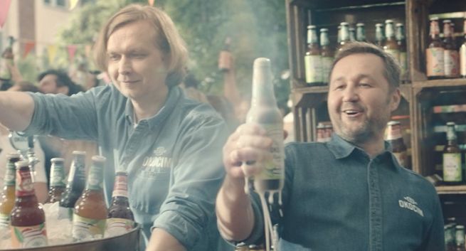 „Warzymy, nie produkujemy” w reklamach piwa Okocim Radler Truskawka (wideo)