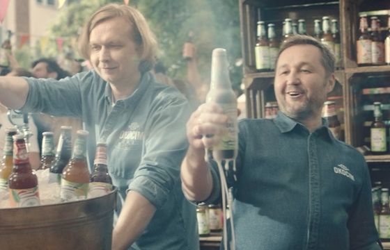 „Warzymy, nie produkujemy” w reklamach piwa Okocim Radler Truskawka (wideo)